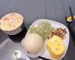 制作低盐早餐时，如何把控天然香料的用量？