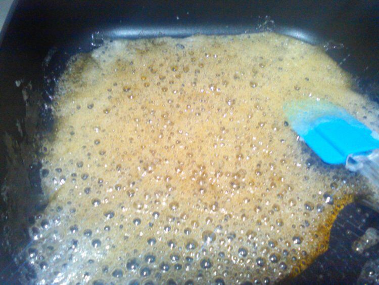 芝麻裹花生米的做法