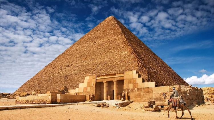 人们是怎么修建金字塔的