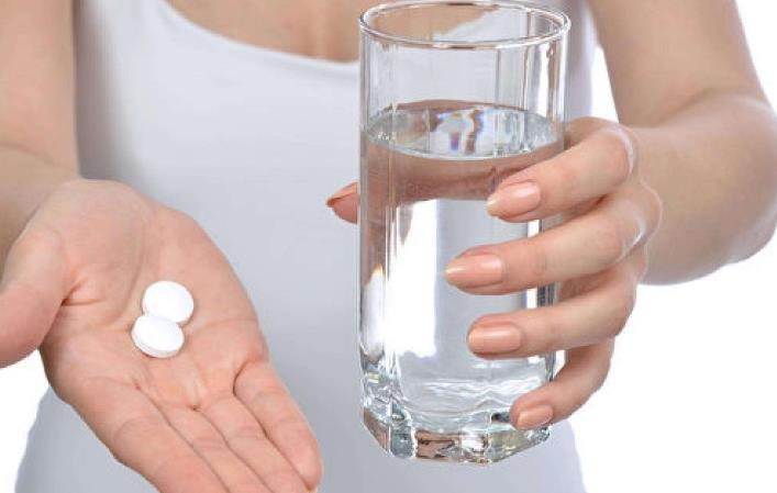 头皮很痒头皮屑很多，该如何治疗？