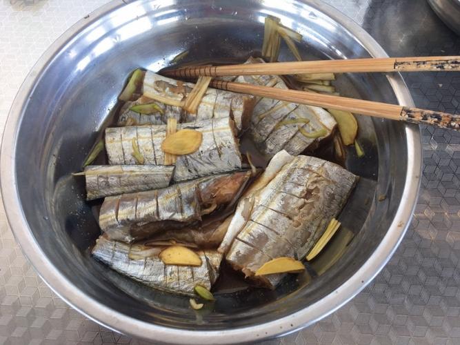 带鱼怎么炸才能酥脆好吃？