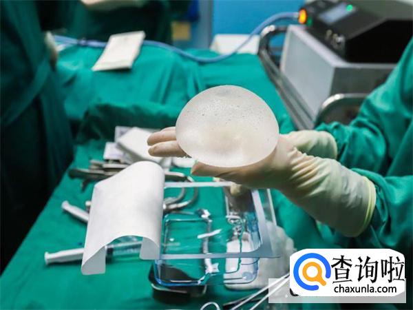 假体隆胸能取出来吗