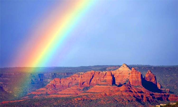 为什么雨后天上挂着彩虹