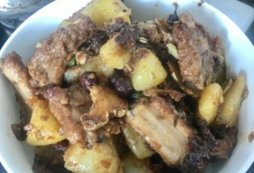 最简单家常土豆烧排骨