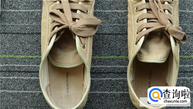怎么快速干下雨天的鞋子 