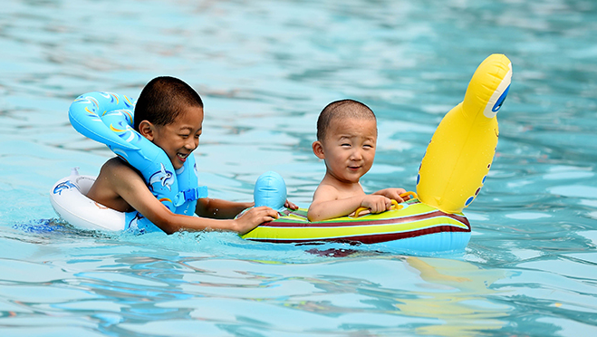 夏天小朋友怎样避暑