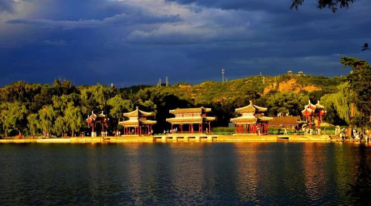 流光溢彩是什么意思
