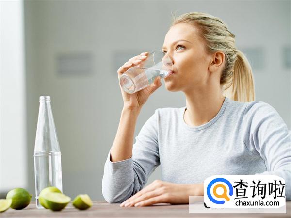 打嗝喝水有用吗