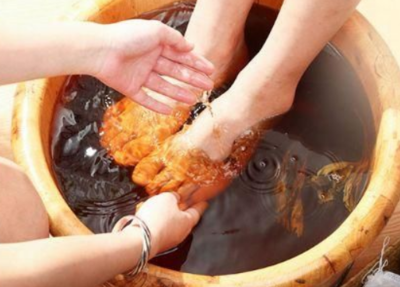 艾叶泡脚有什么好处