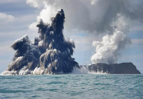 海底火山爆发会让海面出现红光吗