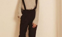 背带裤怎么搭配衣服