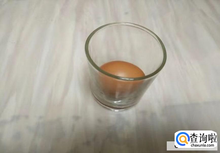 鸡蛋飘在水上还能吃吗