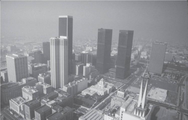 世界上最早城市光化学烟雾事件出现在哪里