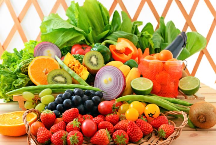 头皮很痒头皮屑很多，该如何治疗？