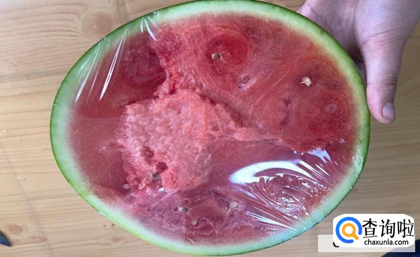 晚上切的西瓜吃不完怎么保存呢