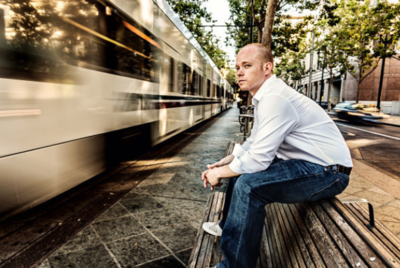 静候佳音什么意思