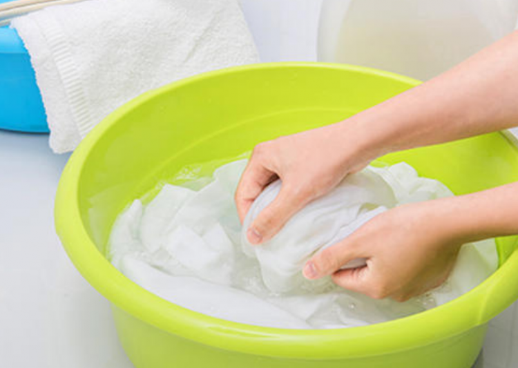 白衣服上有油渍怎么洗干净