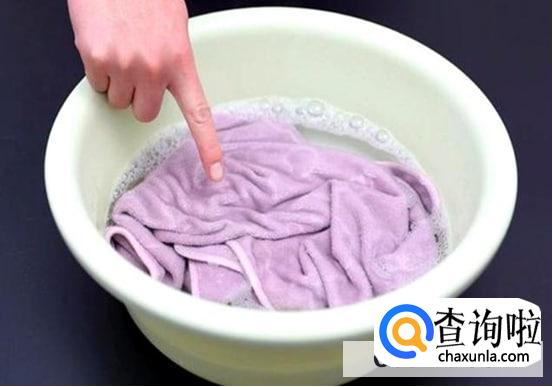 衣服上牙膏渍去除法