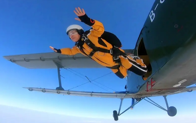 单人跳伞需要什么条件