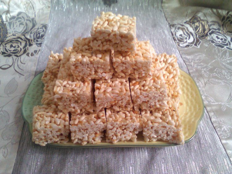 芝麻裹花生米的做法