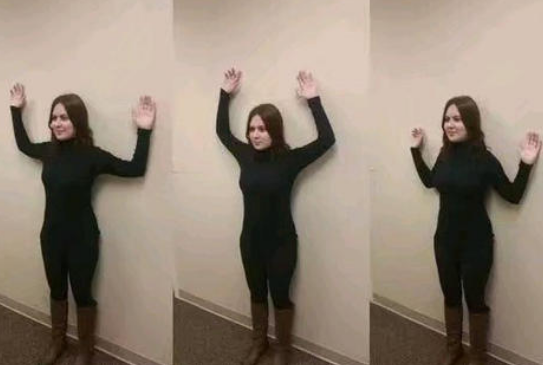 贴墙站立的标准姿势