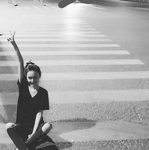 情侣压马路什么意思