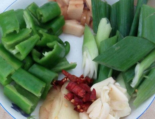 魔芋烧鸭子的做法 川菜