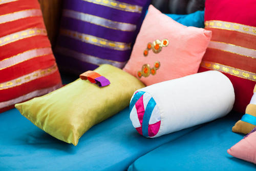 枕头下放剪刀什么意思