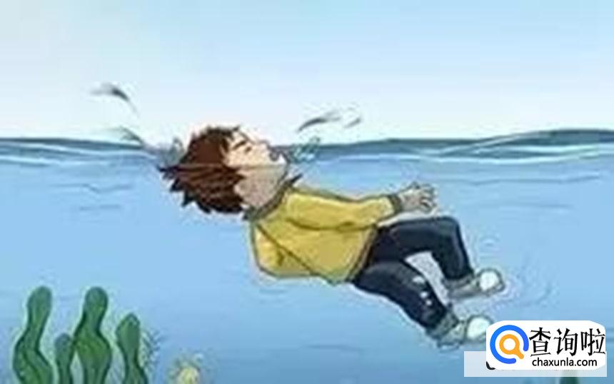 在水中被水草缠住该如何自救