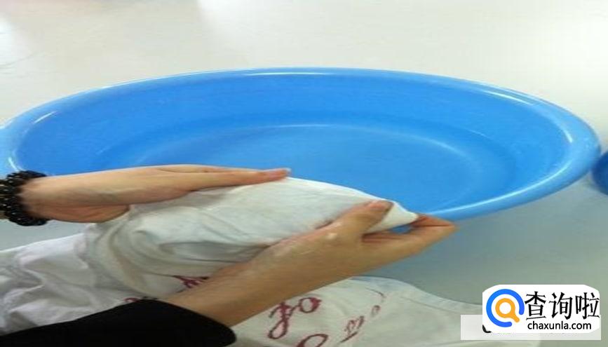 白衣服去除污渍的小妙招有哪些