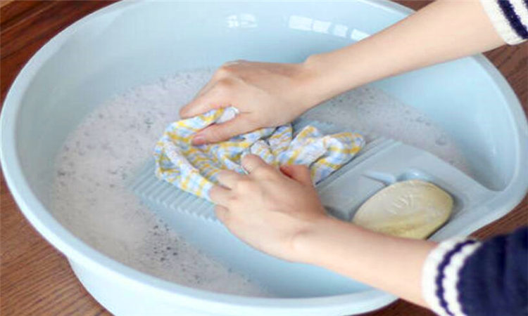 用开水能让衣服缩水吗