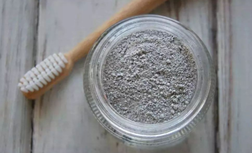 牙粉和牙膏究竟有什么区别?