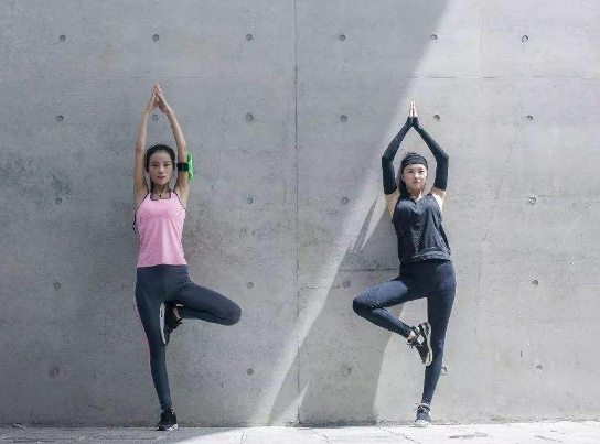 贴墙站立的标准姿势