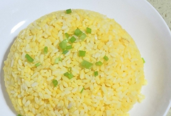 一粒一粒的黄金蛋炒饭做法