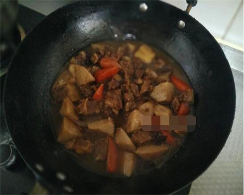 牛腩炖芋头的家常做法